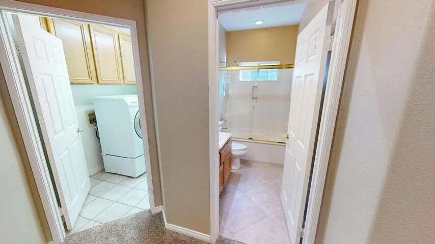 hall bath / Laundry