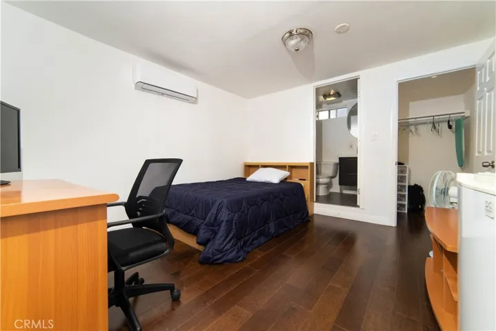 DETACHED UNIT