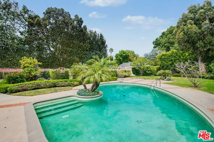 608 Trenton Drive, Beverly Hills, California 90210