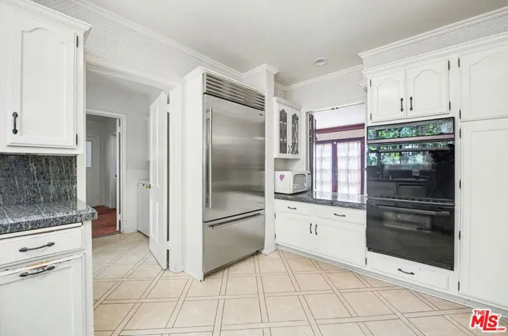 608 Trenton Drive, Beverly Hills, California 90210