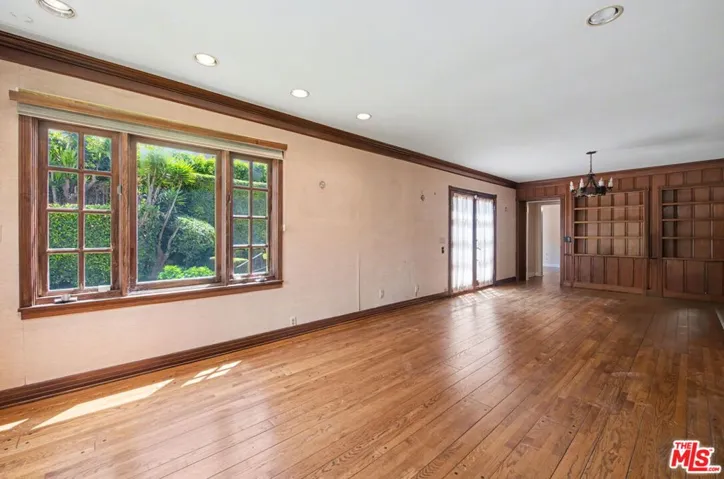 608 Trenton Drive, Beverly Hills, California 90210