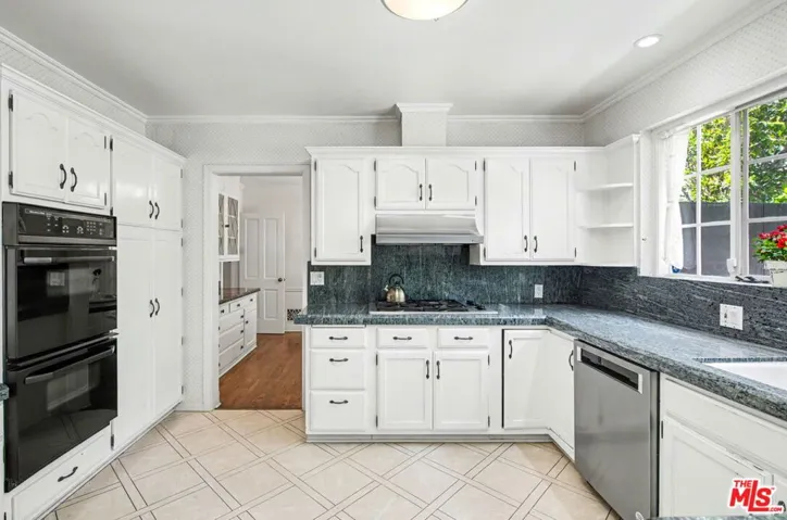 608 Trenton Drive, Beverly Hills, California 90210