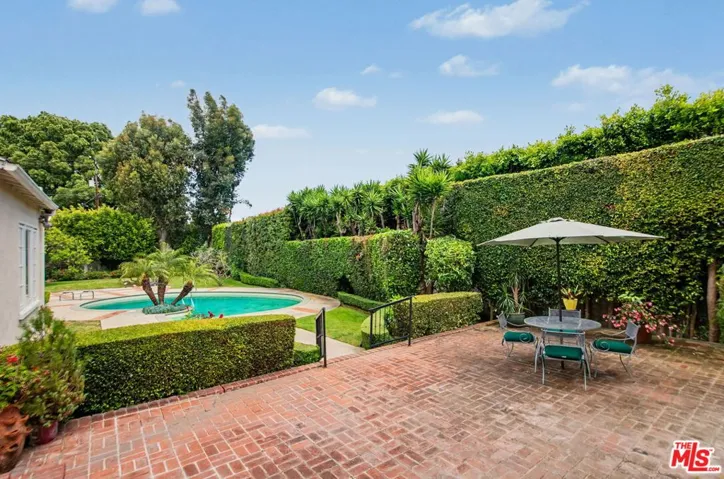 608 Trenton Drive, Beverly Hills, California 90210