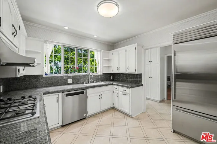 608 Trenton Drive, Beverly Hills, California 90210
