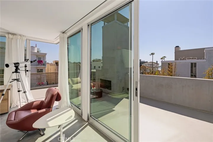 27 Driftwood Street, Marina Del Rey, California 90292
