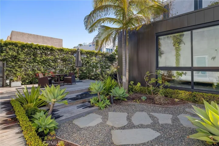 27 Driftwood Street, Marina Del Rey, California 90292