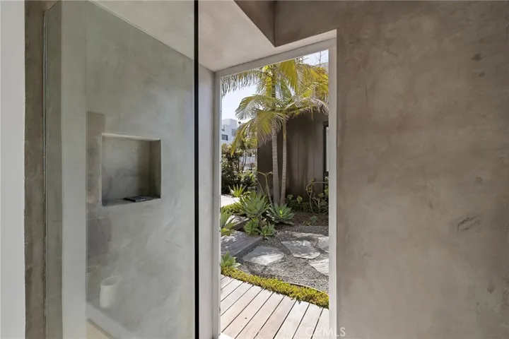 27 Driftwood Street, Marina Del Rey, California 90292