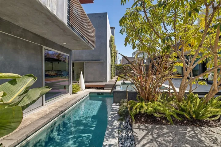 27 Driftwood Street, Marina Del Rey, California 90292