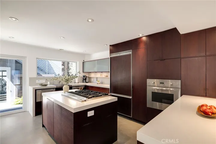 27 Driftwood Street, Marina Del Rey, California 90292