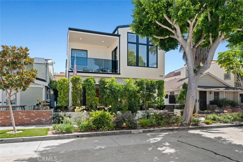 1717 E Ocean Blvd