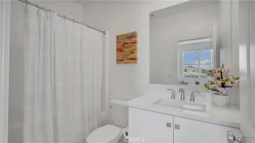 Another full bath.