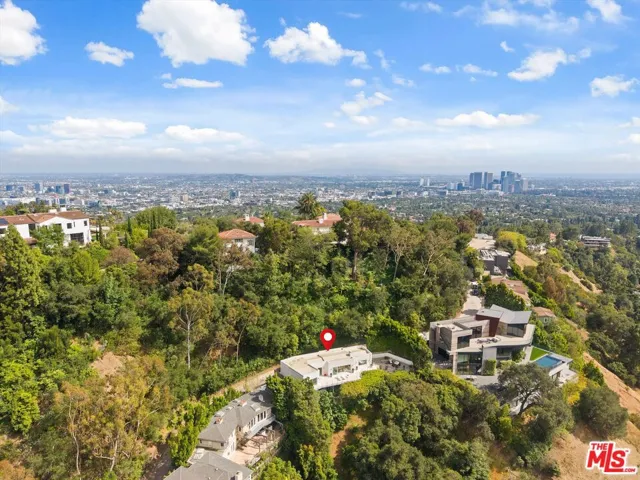9422 Readcrest Drive, Beverly Hills, California 90210