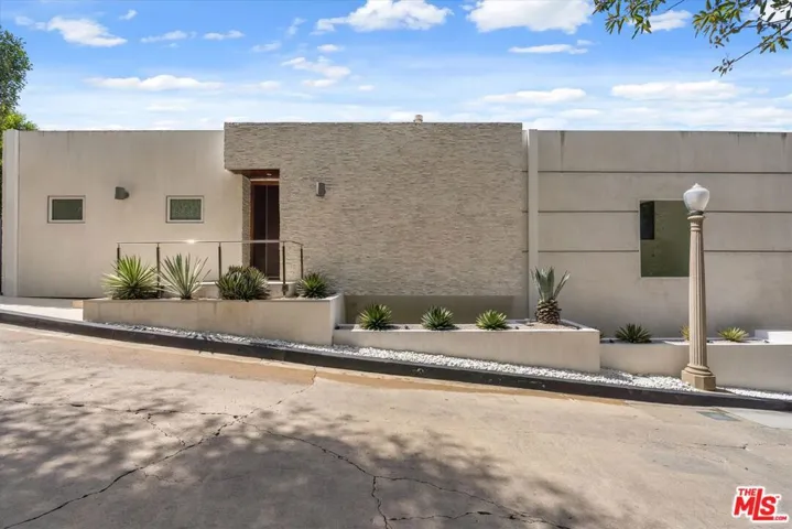 9422 Readcrest Drive, Beverly Hills, California 90210