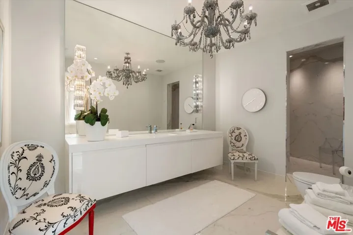 9422 Readcrest Drive, Beverly Hills, California 90210
