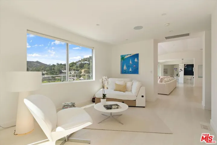9422 Readcrest Drive, Beverly Hills, California 90210