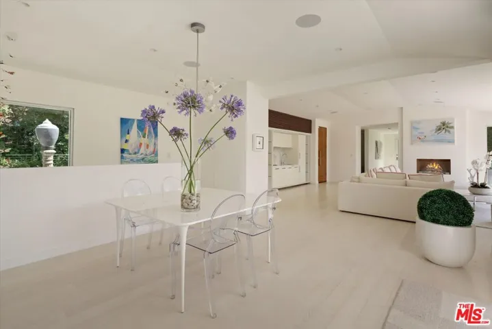 9422 Readcrest Drive, Beverly Hills, California 90210