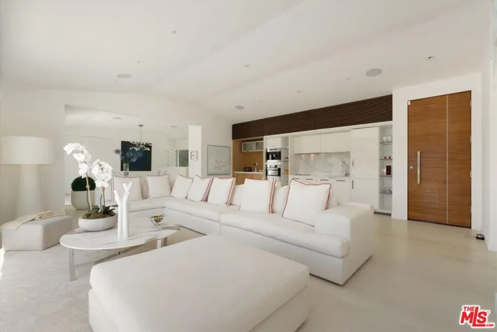9422 Readcrest Drive, Beverly Hills, California 90210