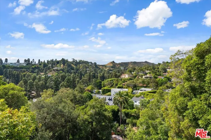 9422 Readcrest Drive, Beverly Hills, California 90210