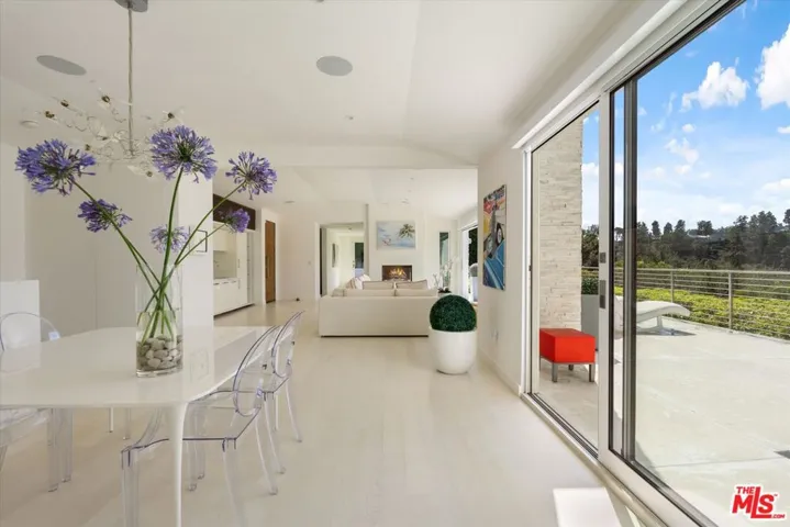 9422 Readcrest Drive, Beverly Hills, California 90210