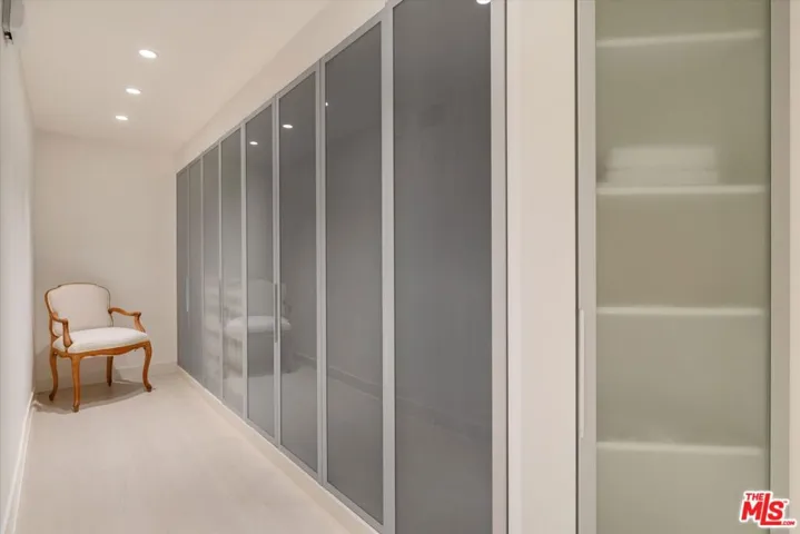9422 Readcrest Drive, Beverly Hills, California 90210