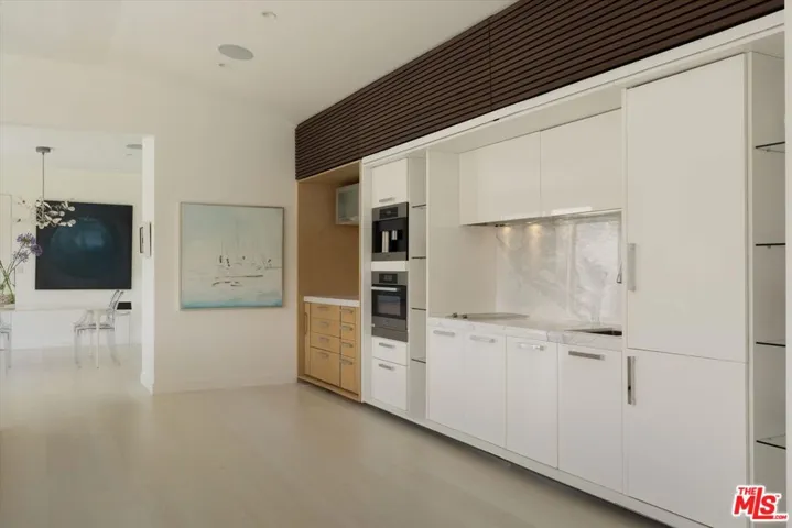 9422 Readcrest Drive, Beverly Hills, California 90210