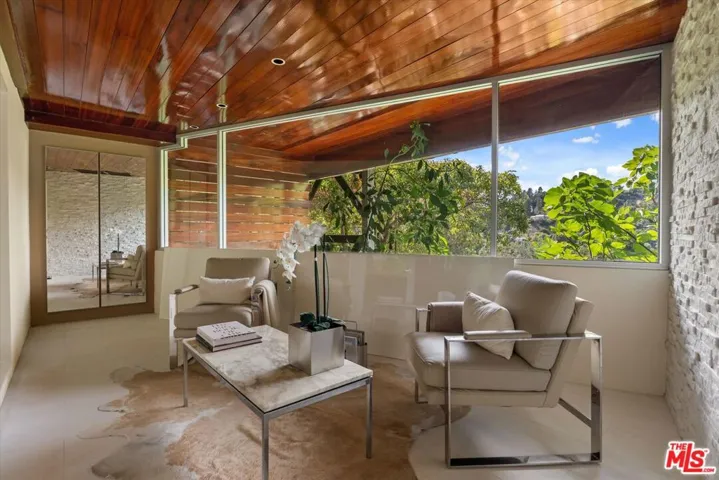 9422 Readcrest Drive, Beverly Hills, California 90210