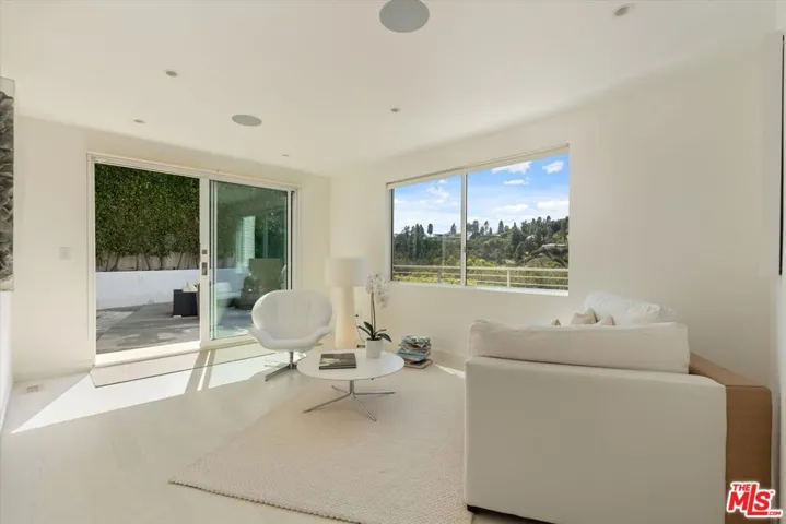 9422 Readcrest Drive, Beverly Hills, California 90210