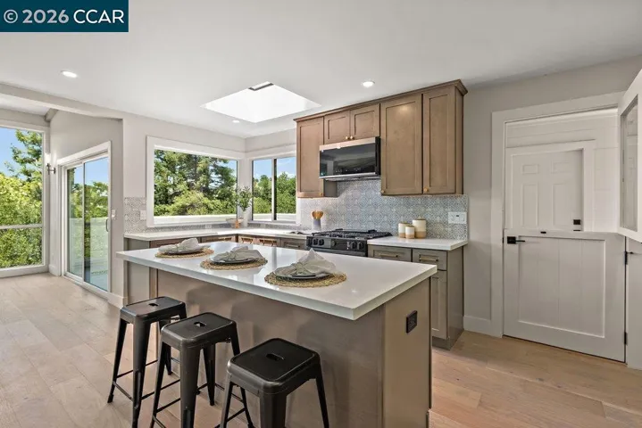 16 Sunnyside Ct, Orinda, California 94563