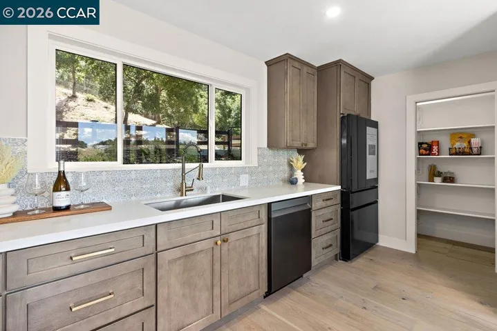 16 Sunnyside Ct, Orinda, California 94563