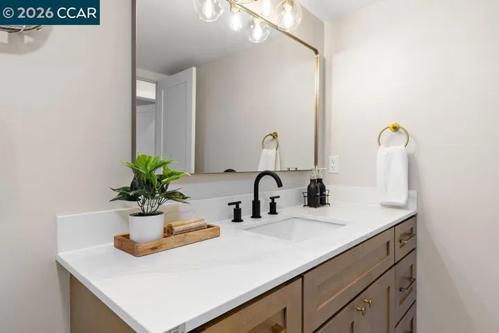 16 Sunnyside Ct, Orinda, California 94563