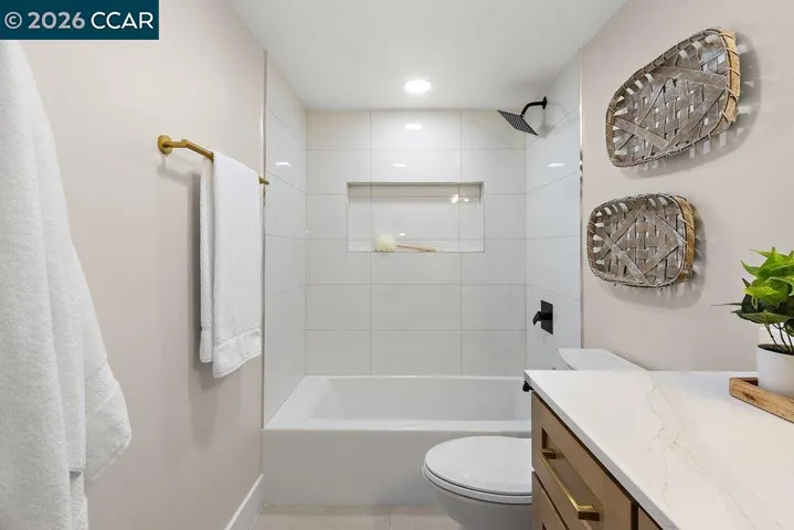 16 Sunnyside Ct, Orinda, California 94563