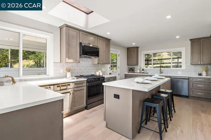 16 Sunnyside Ct, Orinda, California 94563