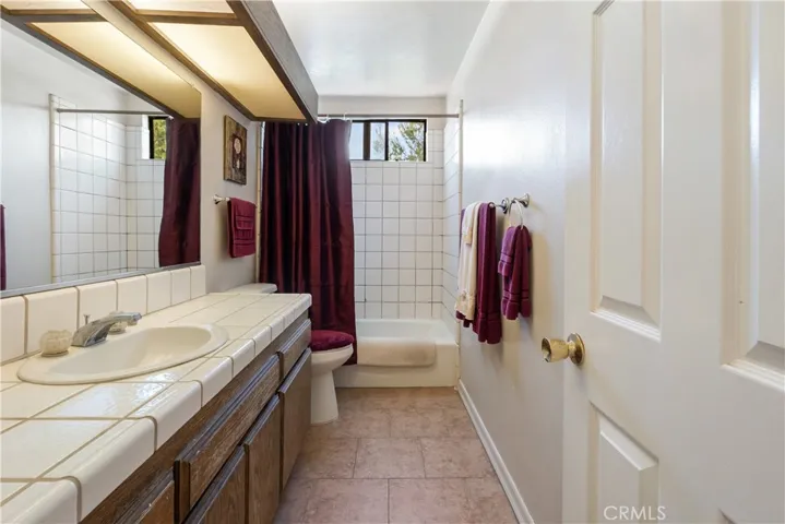 Upstairs secondary bathroom