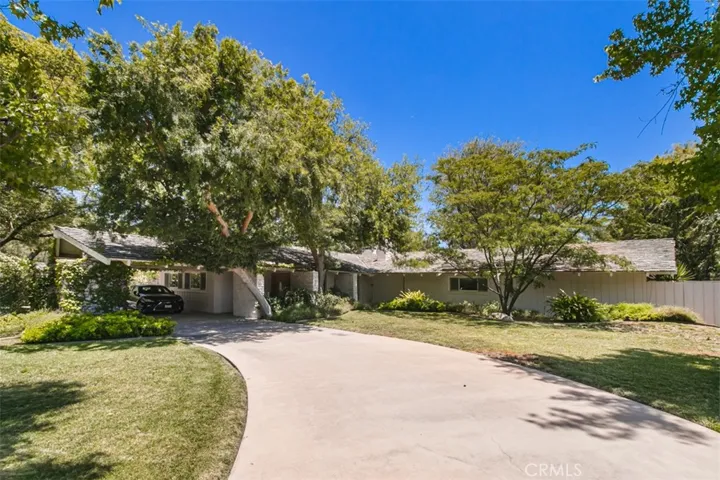 Circular driveway