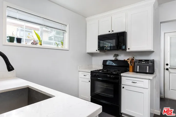 10415 Scoville Avenue, Sunland, California 91040