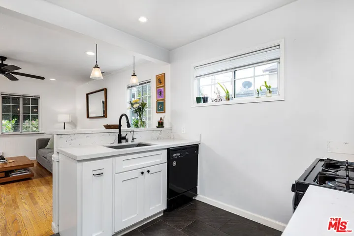 10415 Scoville Avenue, Sunland, California 91040