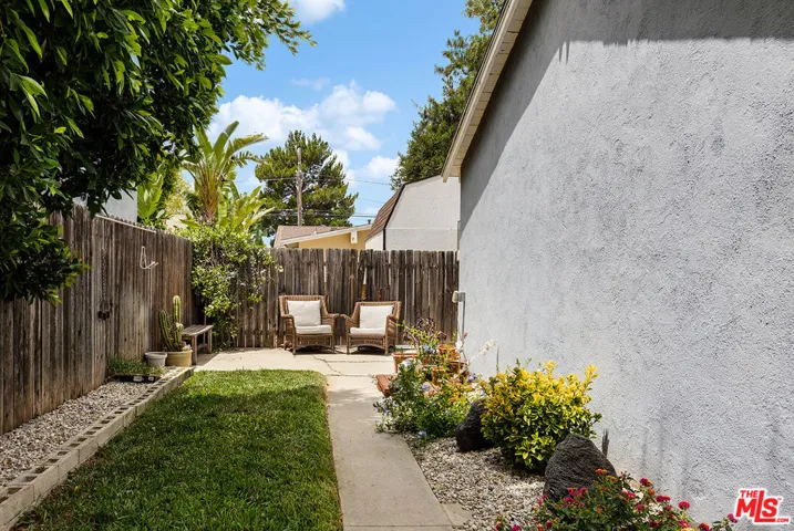10415 Scoville Avenue, Sunland, California 91040