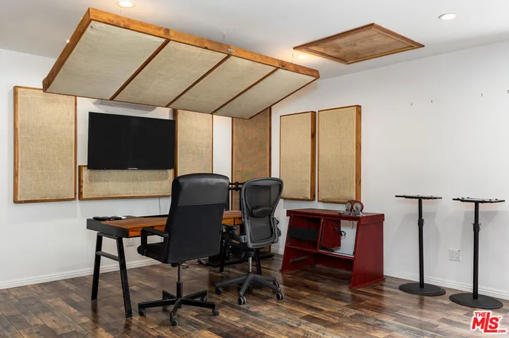 10415 Scoville Avenue, Sunland, California 91040