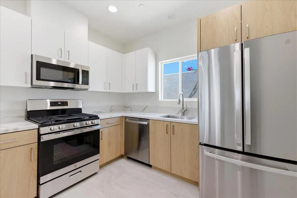 41-68162 Modalo Rd - Kitchen