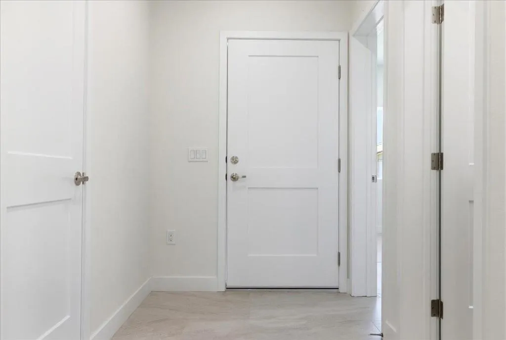 06-68160 Modalo Rd - Front Door