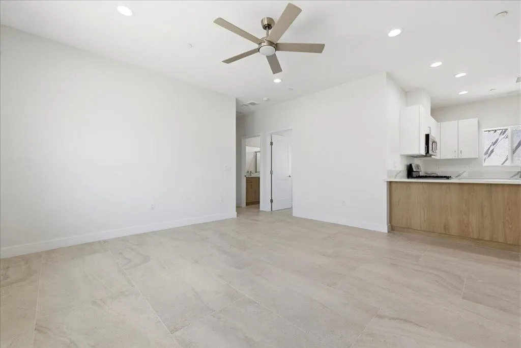37-68162 Modalo Rd - Living Room