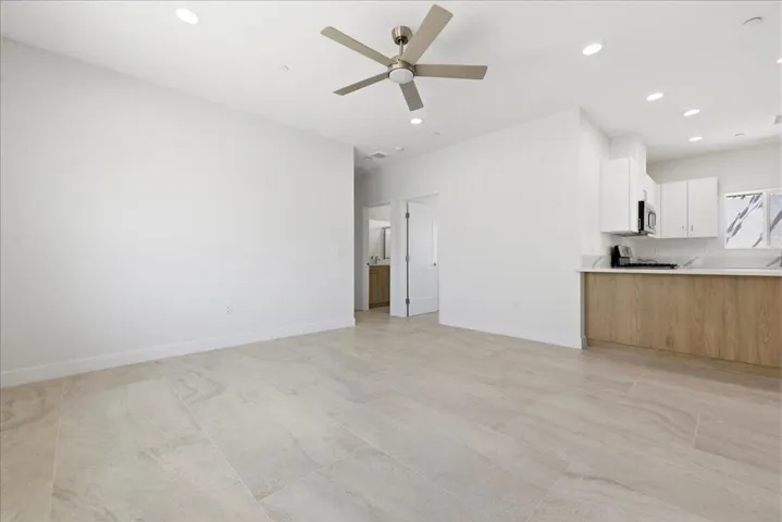 37-68162 Modalo Rd - Living Room