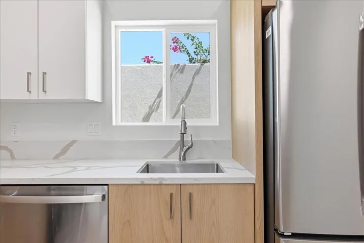 42-68162 Modalo Rd - Kitchen