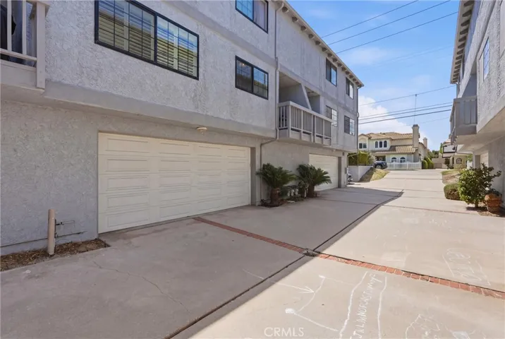 Oversized 2 1/2 car garage.