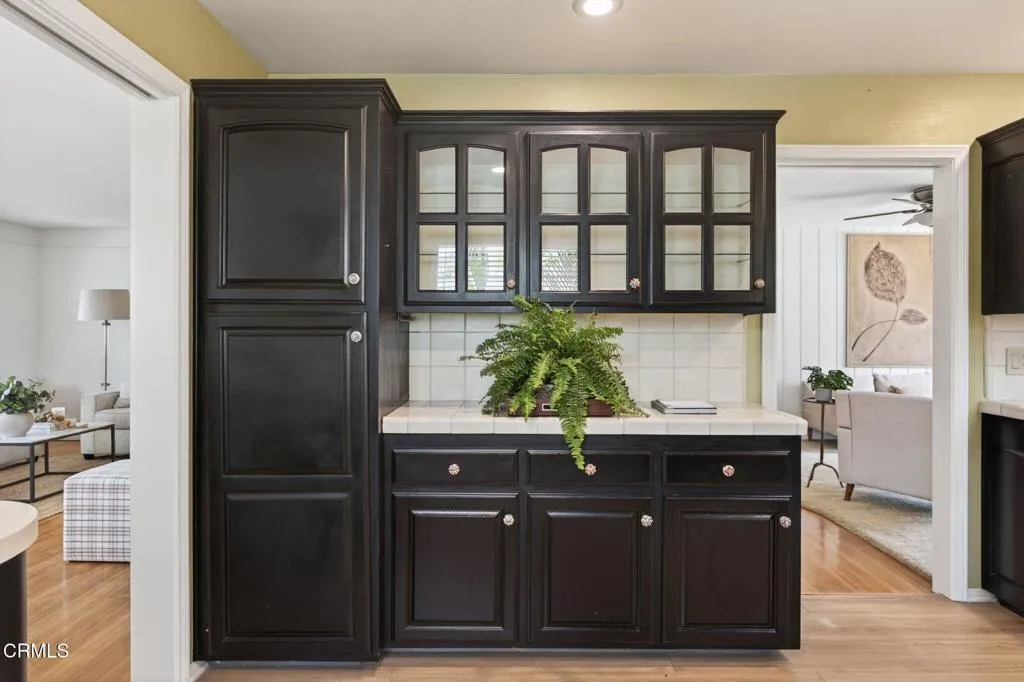 24-web-or-mls-Upmarketmedia_218Pal-070