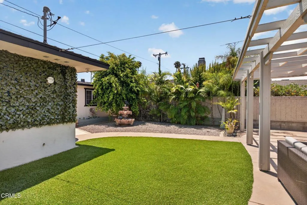 52-web-or-mls-Upmarketmedia_218Pal-157