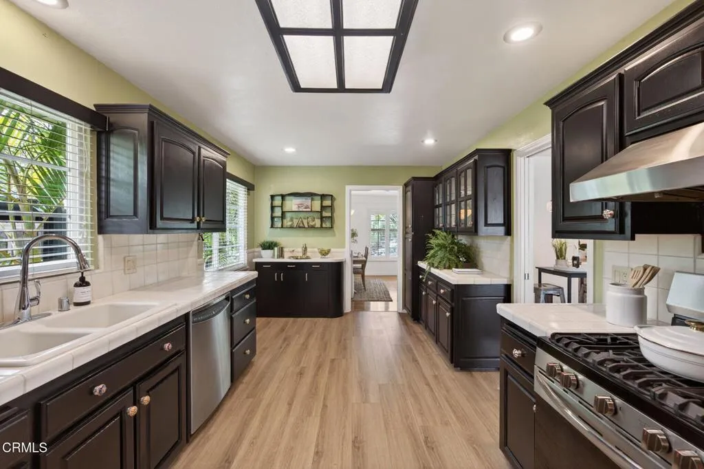 22-web-or-mls-Upmarketmedia_218Pal-064