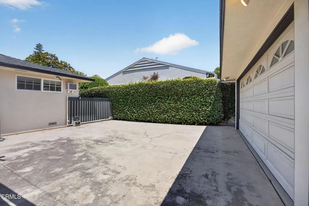 56-web-or-mls-Upmarketmedia_218Pal-169