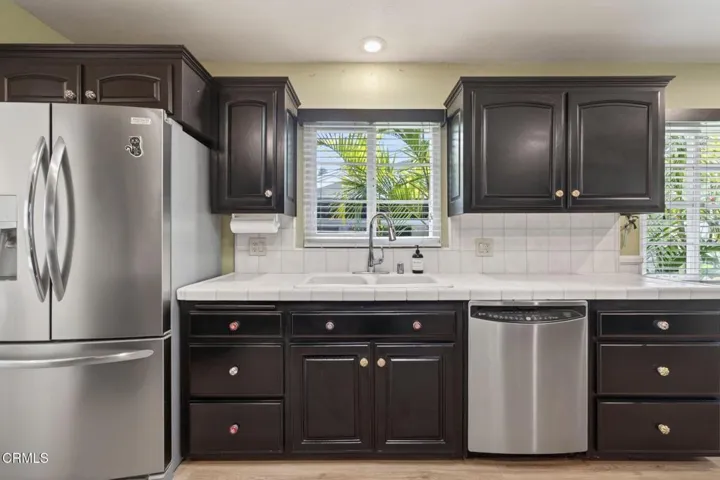 19-web-or-mls-Upmarketmedia_218Pal-057