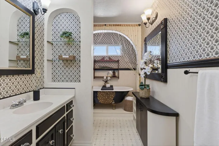 35-web-or-mls-Upmarketmedia_218Pal-106